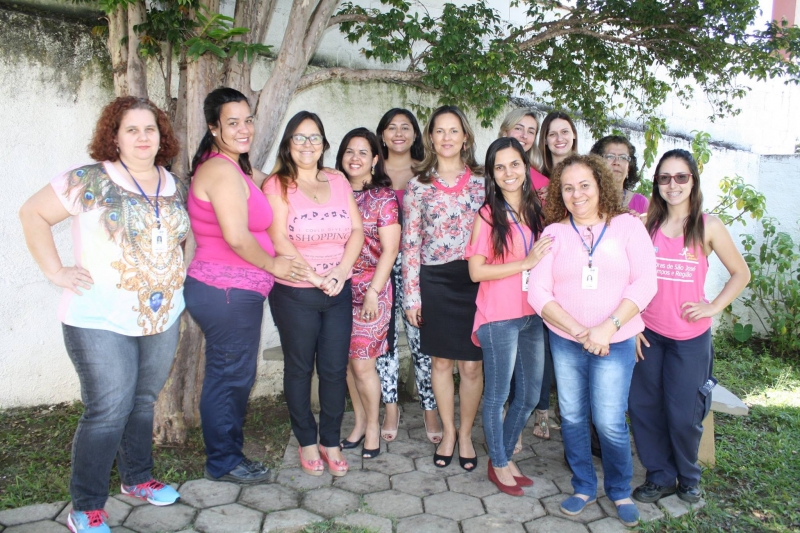 28/10/16 - Trabalhadores do SAAE celebram dia do servidor com alusão ao “Outubro Rosa”